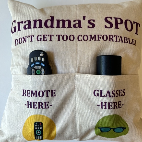 NEW Grandma’s Pillow with 2 pockets for Remote Control & Eye Glasses storage - Picture 2 of 5